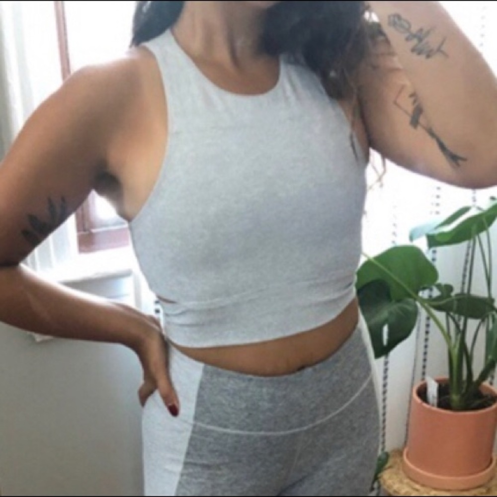 OUTDOOR VOICES SLASHBACK CROP TOP IN DOVE